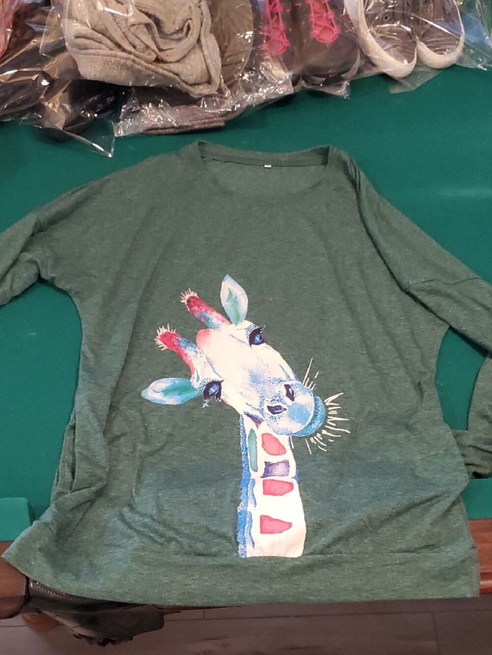 Women's Green Giraffe Graphic Long Sleeve Top w/pockets